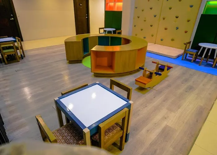 Modern 1br Corner Unit, Pool & Gym Overlooking Skyline - It Park *